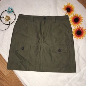 Banana Republic Women’s Olive Green Cargo Skirt